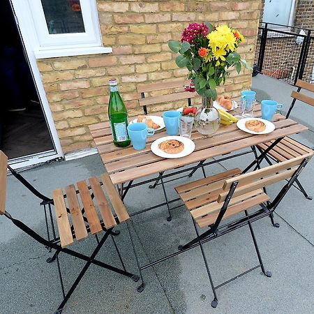 2 Bed Terraced Flat Piccadilly Line Londres Exterior foto
