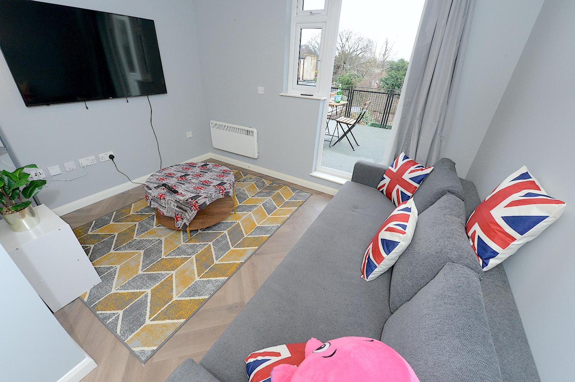 2 Bed Terraced Flat Piccadilly Line Londres Exterior foto
