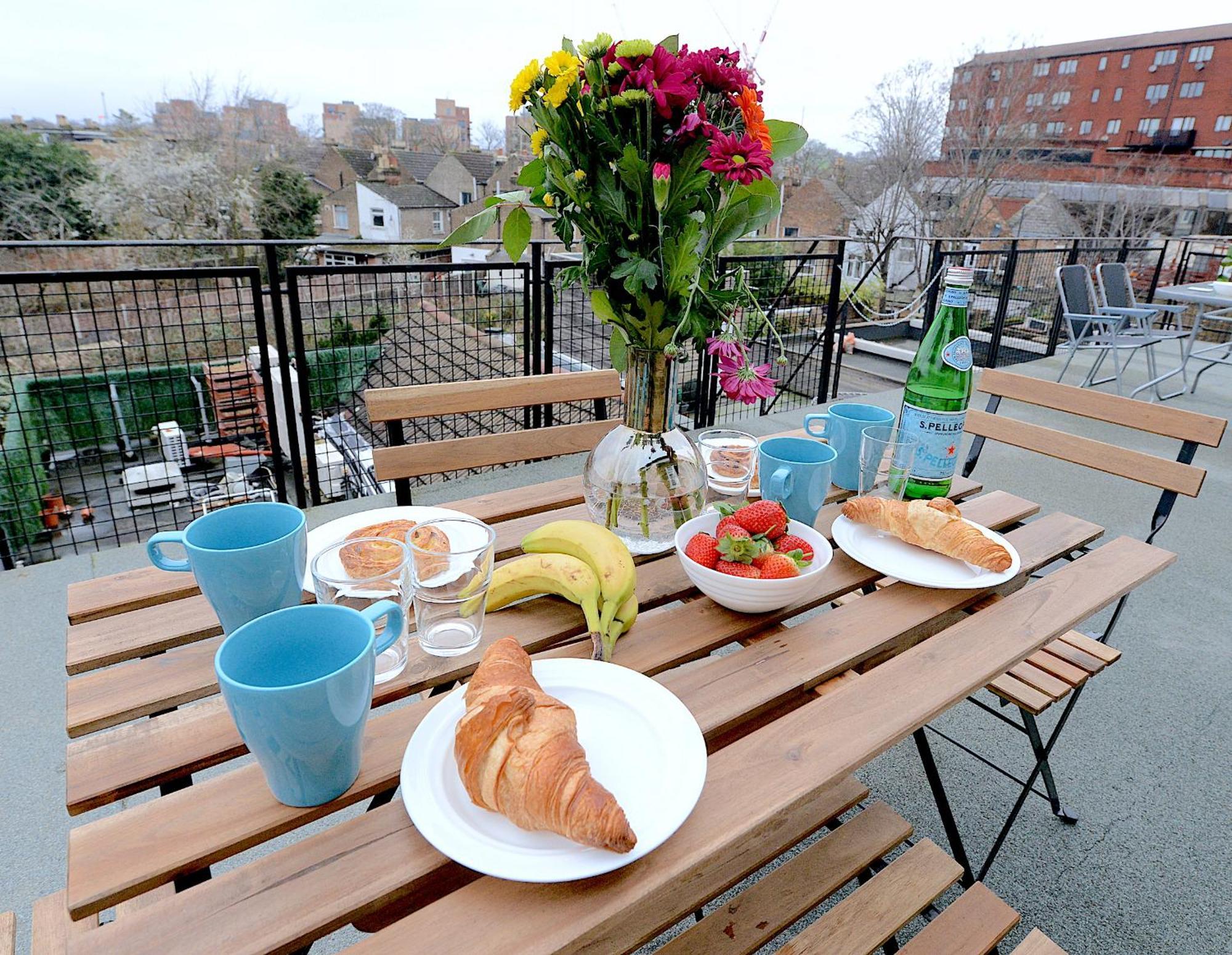 2 Bed Terraced Flat Piccadilly Line Londres Exterior foto