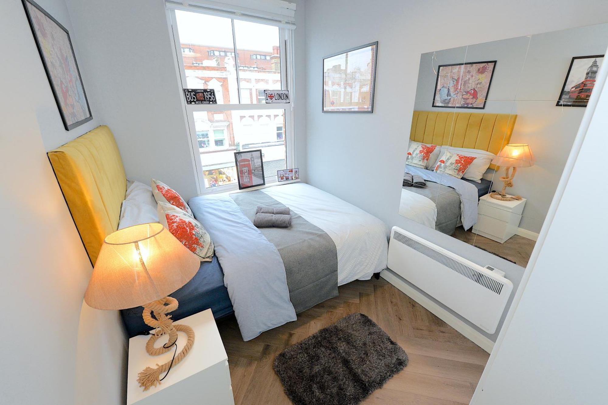 2 Bed Terraced Flat Piccadilly Line Londres Exterior foto