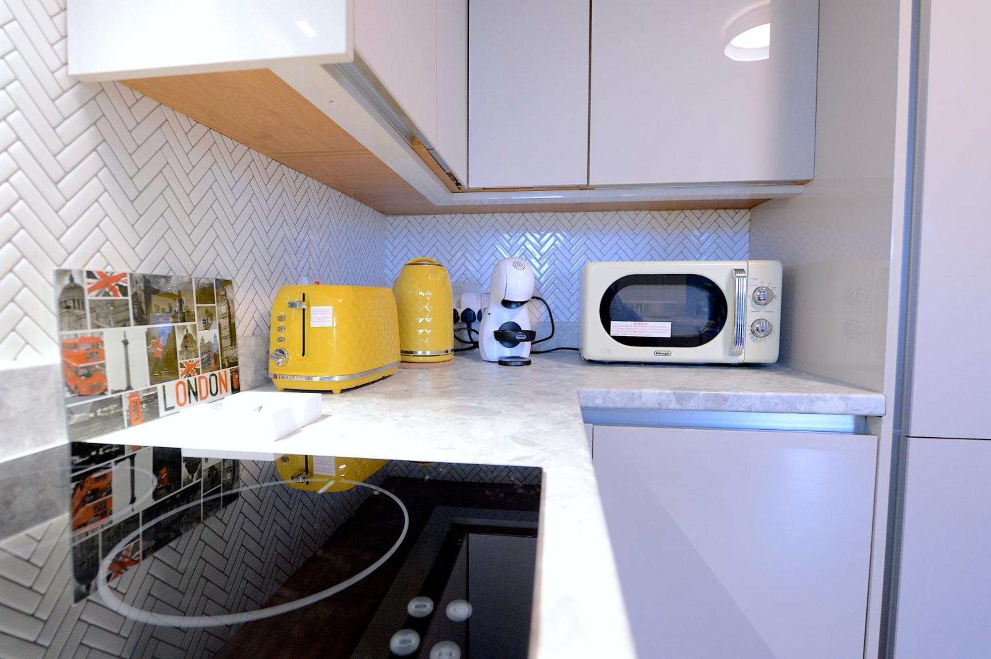2 Bed Terraced Flat Piccadilly Line Londres Exterior foto