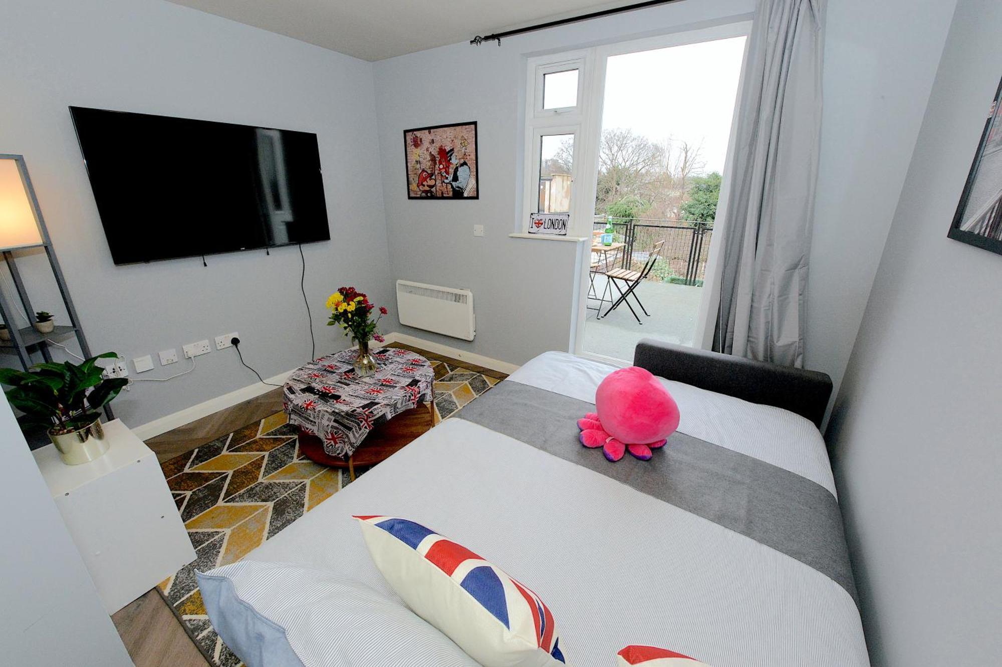 2 Bed Terraced Flat Piccadilly Line Londres Exterior foto
