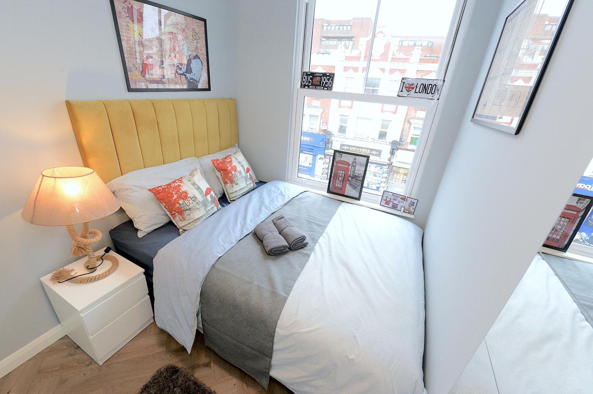 2 Bed Terraced Flat Piccadilly Line Londres Exterior foto