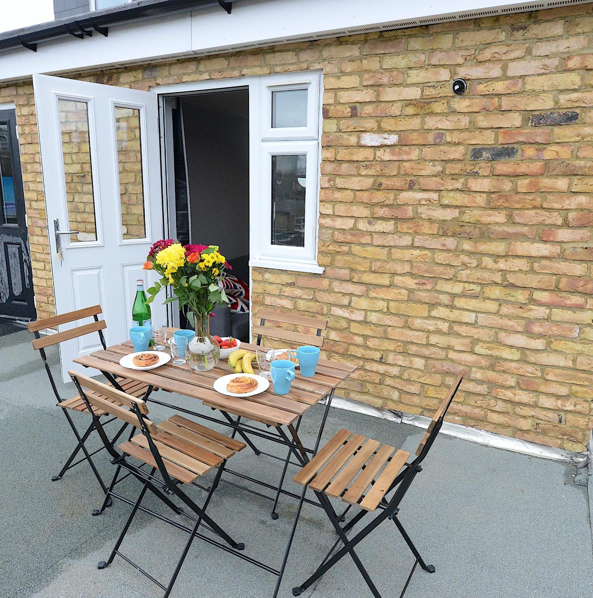 2 Bed Terraced Flat Piccadilly Line Londres Exterior foto